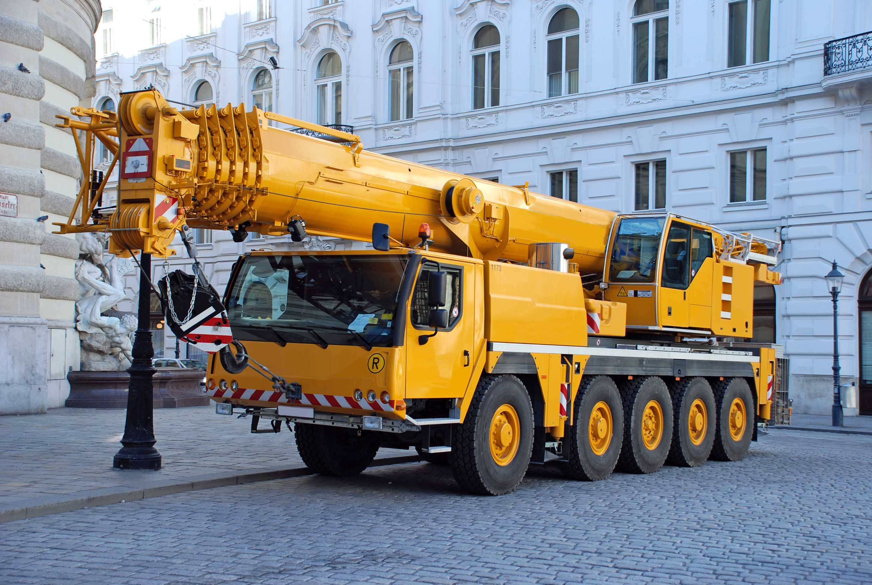Licence to Operate a Slewing Mobile Crane (C6) - up to 60 tonnes