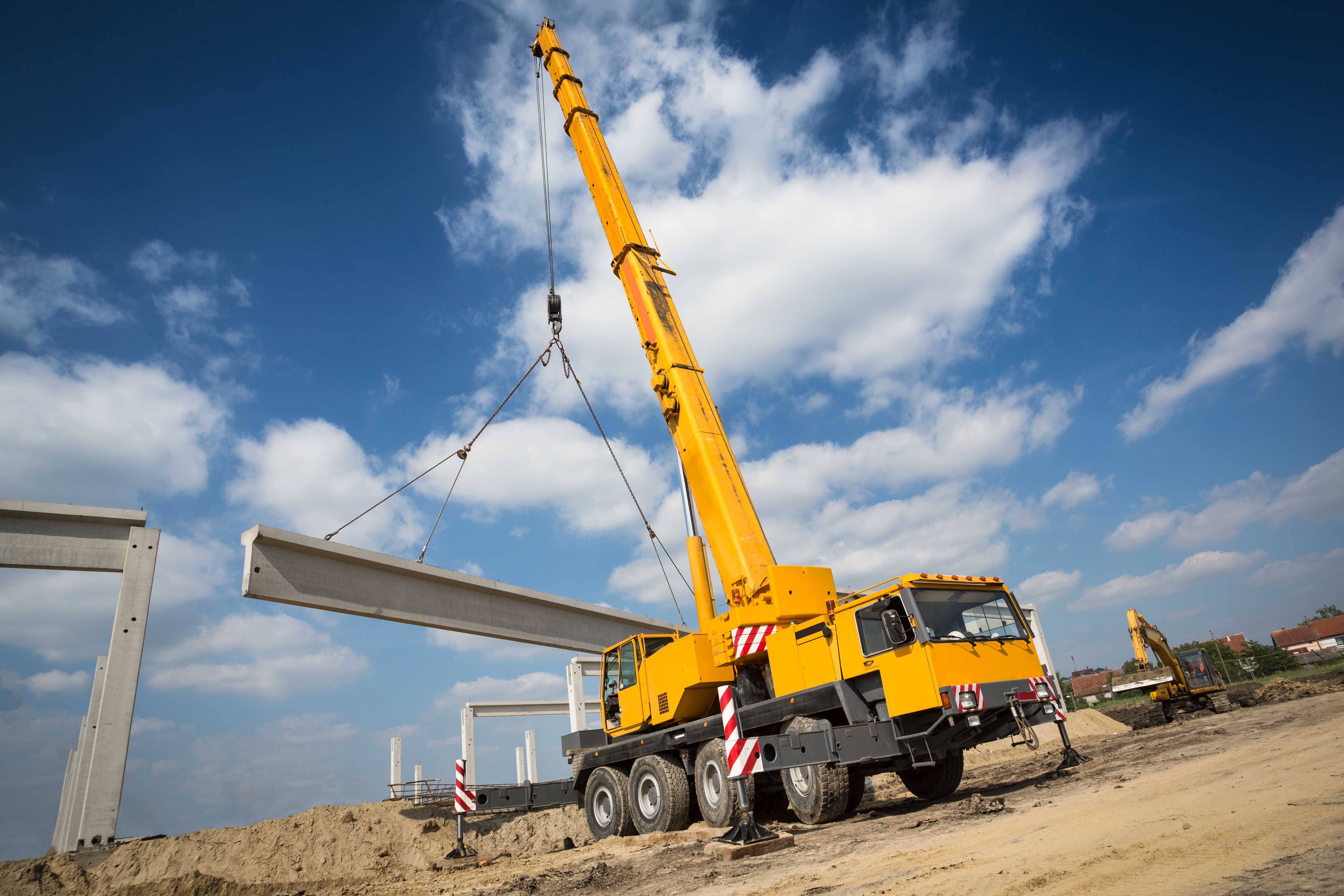 Licence to Operate a Slewing Mobile Crane (C1) - up to 100 tonnes